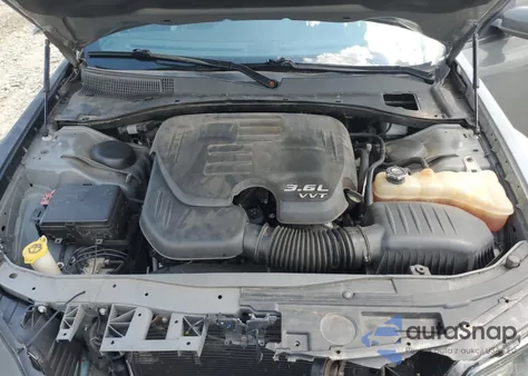 2019 Chrysler 300 S z USA, uszkodzony, nr VIN 2C3CCABG3KH562692